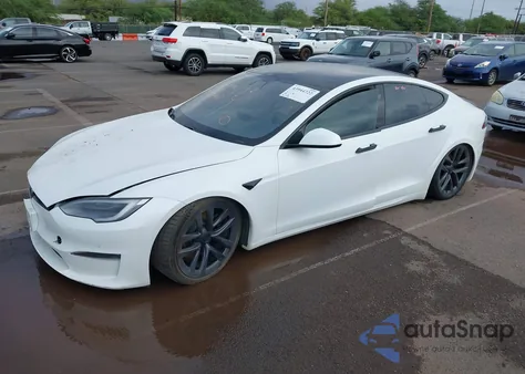 2022 Tesla Model S Plaid Tri Motor All-Wheel Drive z USA, uszkodzony, nr VIN 5YJSA1E65NF461065